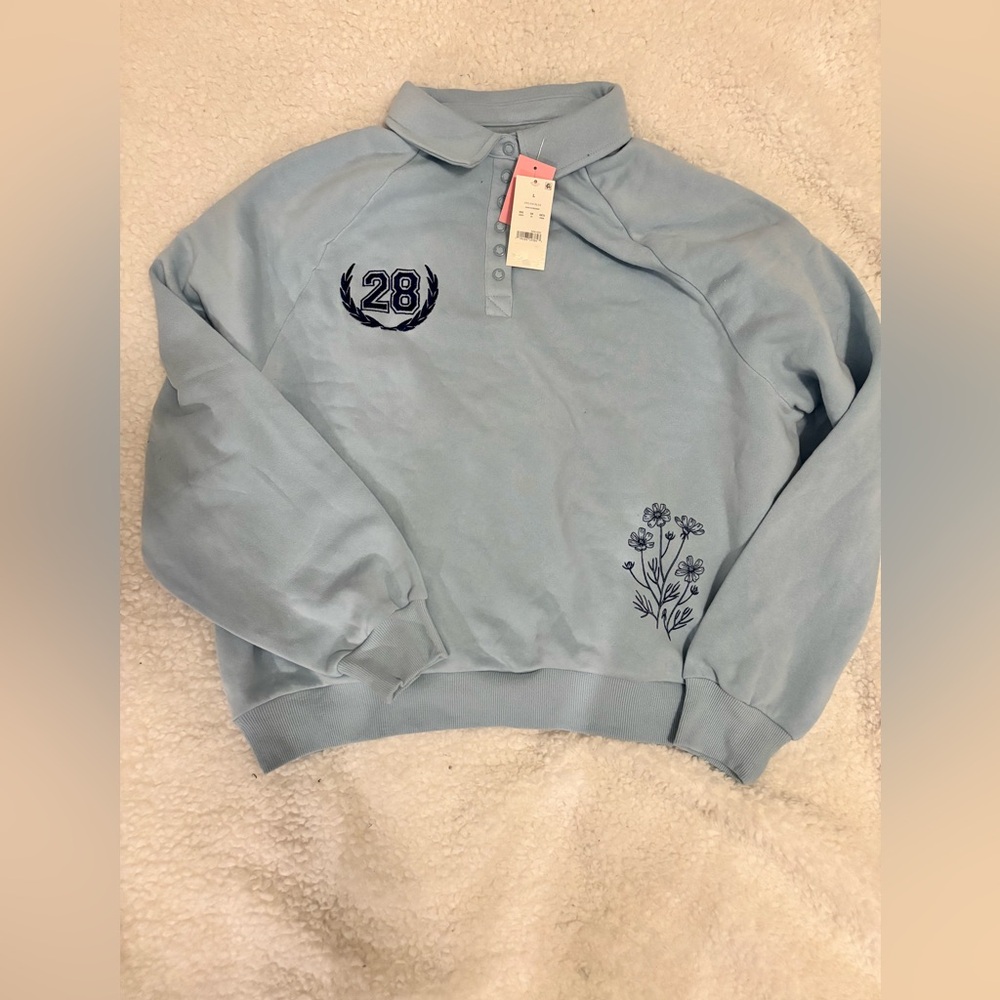 Zoe & Liv Light Blue Pullover Collared Sweatshirt with Floral Detail super soft - Picture 1 of 2